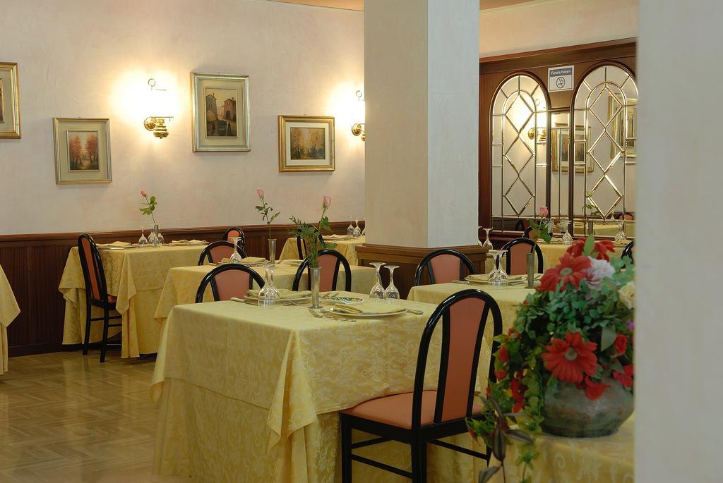 Hotel Cristallo Varazze Restaurace fotografie